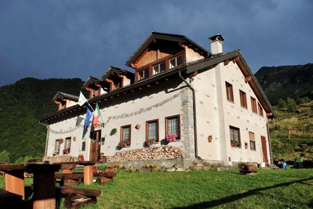 Rifugio Parpinasca Vandrehjem Trontano Eksteriør billede