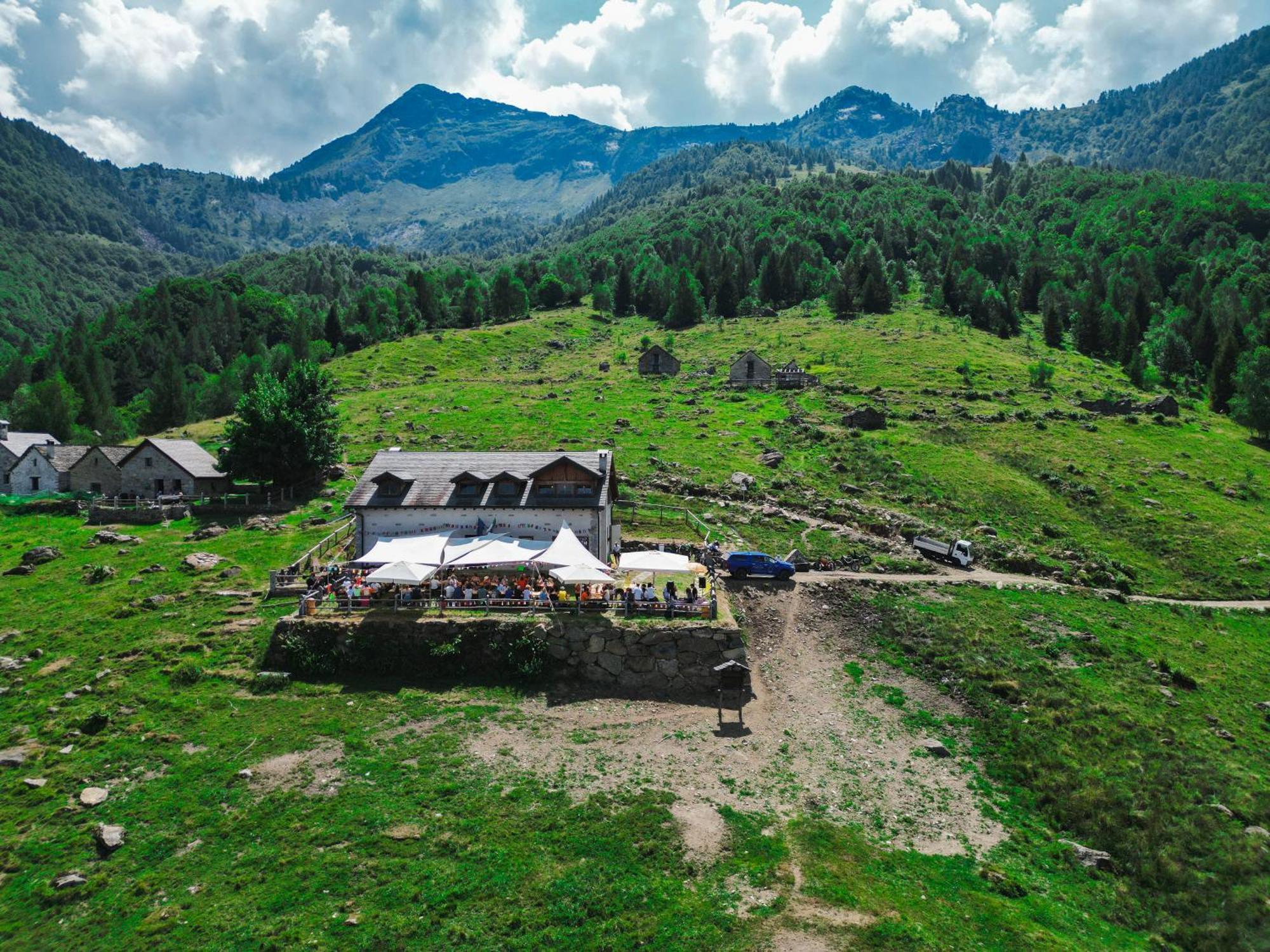 Rifugio Parpinasca Vandrehjem Trontano Eksteriør billede